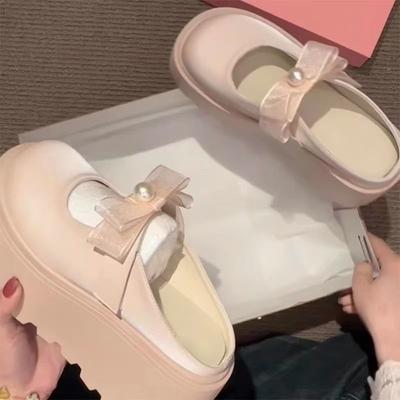 Весна и лето 2025 года баотоу увеличивающие рост шлепанцы на толстой подошве маффин полушлепанцы не утомляют ноги с новыми корейскими юбками для женщин