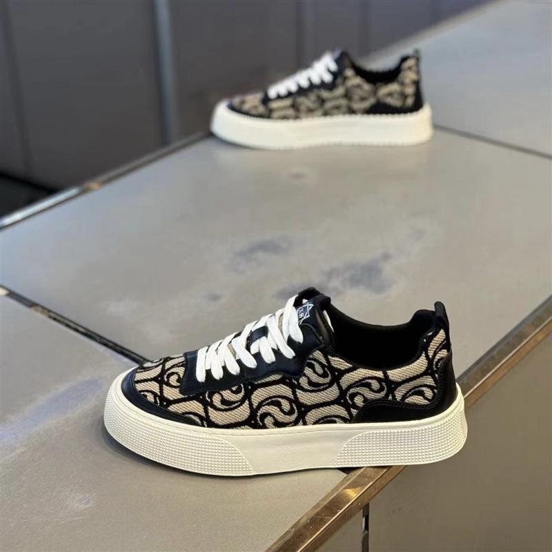 New casual and comfortable sports soft-soled canvas shoes are trendy and breathable xs.