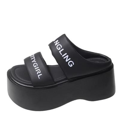 Модные женские тапочки на платформе, новинка 2024 года, летние дизайнерские туфли на толстой танкетке, пляжные шлепанцы для женщин на открытом воздухе, каблук 8 см, кожаные сандалии