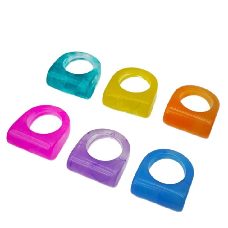 Красочные геометрические кольца из смолы Прочный аксессуар для повседневных стилей