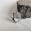 Серебряное кольцо с фианитами, вес изделия 4,67 гр (2186045)