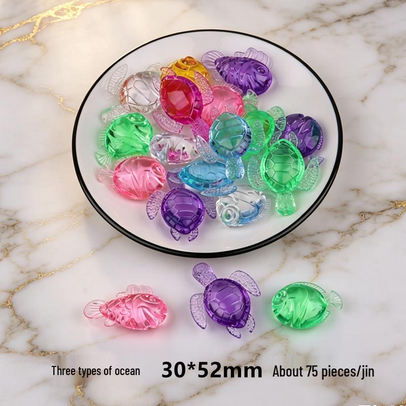 Acrylic Beetle Pendant: Transparent Cartoon Animal Ornament for Kids' Claw Machines and Amusement Park Blind Boxes.
