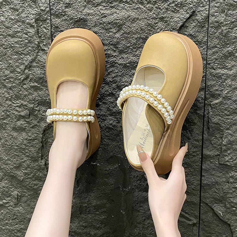 Туфли-шлепанцы с толстой подошвой и закрытым носком, женская летняя обувь 2025, новая модная жемчужная ленивая обувь, шлепанцы в сказочном стиле
