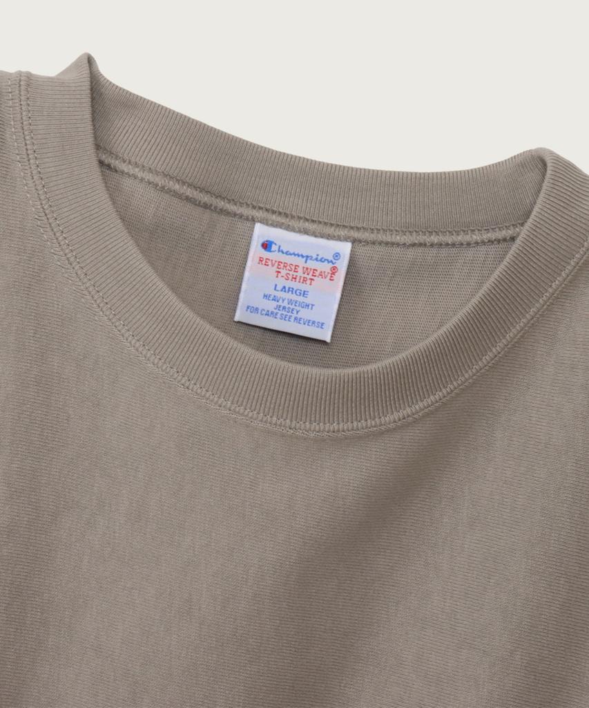 Champion Серая футболка с карманом и коротким рукавом, свободного кроя, с обратной вязкой