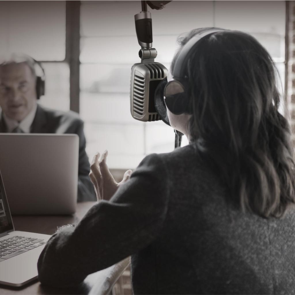 CAROL Retro Dynamic Microphone Ultra Unidirectional Skeleton Type Vocal Microphone Karaoke Microphone Classic Live Stage Performance Microphone Video