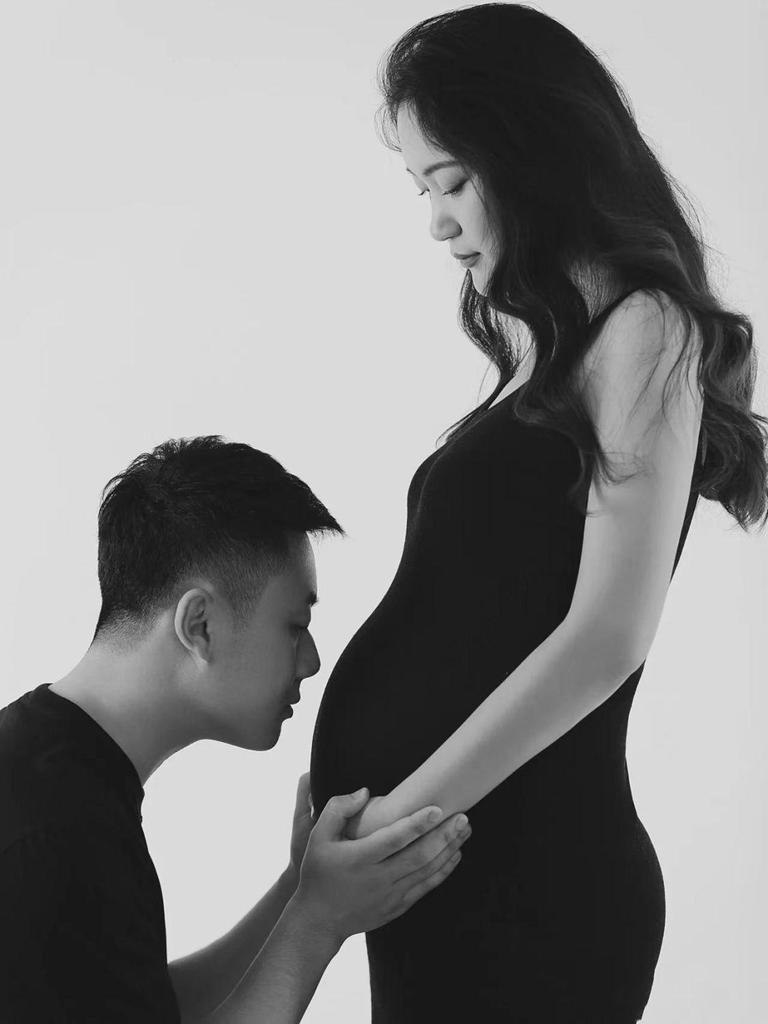 Modern Maternity Photoshoot Wear for Moms-to-Be: Studio & Home Outfits