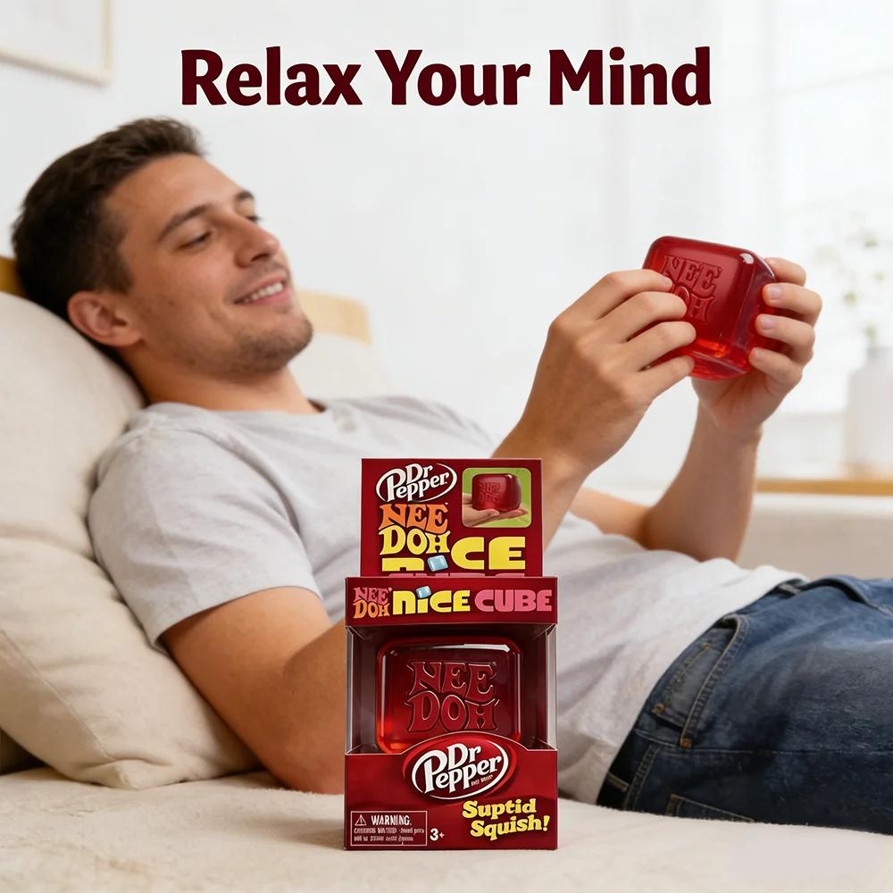 Dr Pepper x NeeDoh Nice Cube Сквиши Игрушка для снятия стресса, Мягкий кубик-фиджет для сжатия для детей и взрослых, Сенсорная игрушка для снятия тревожности