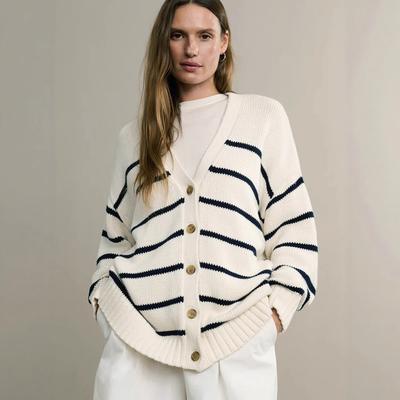 Полосатый вязаный кардиган с V-образным вырезом