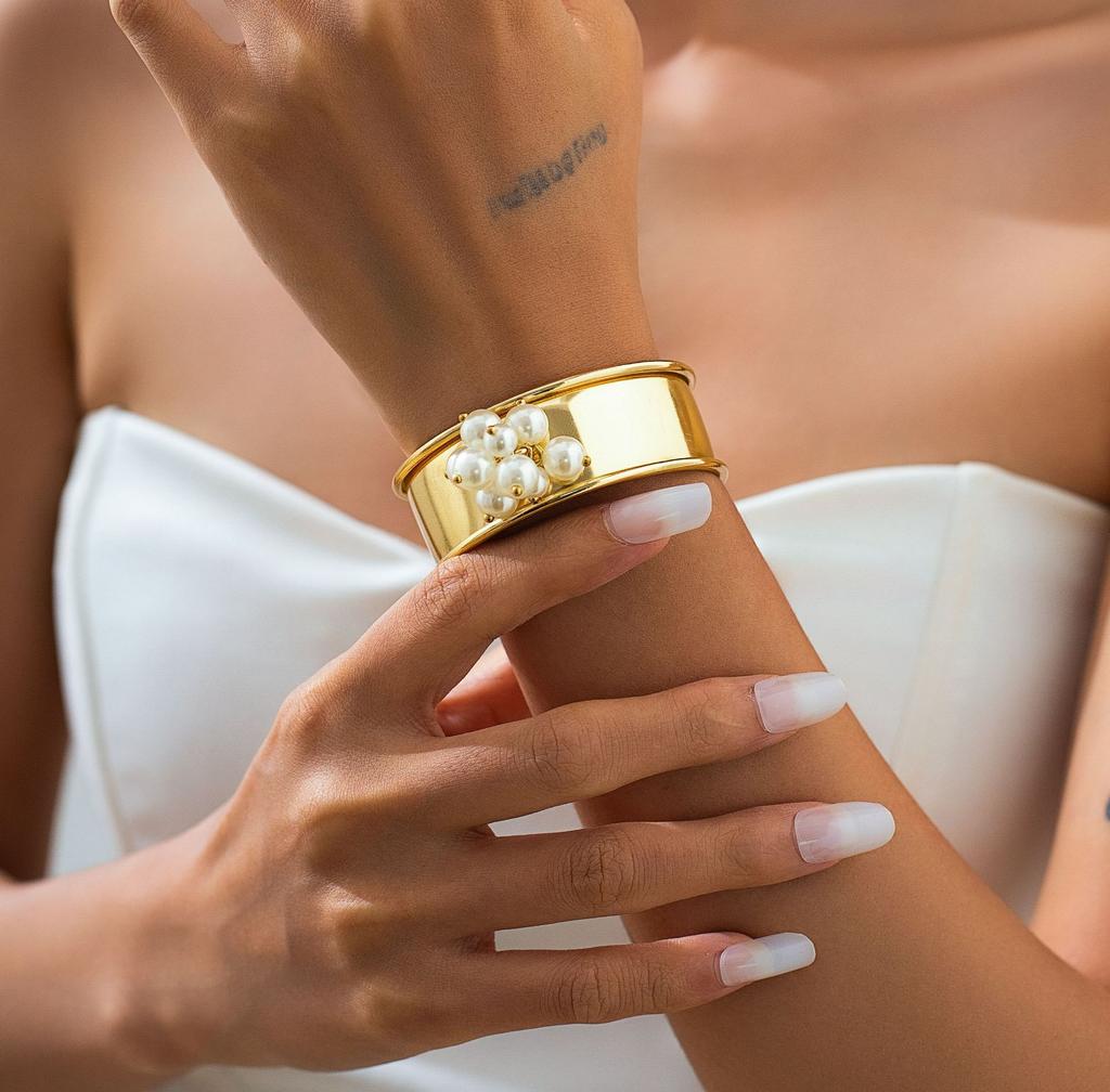 Imitation Pearl Flower Cuff Bangle Gold Silver Color Temperament Metal Wide Vintage Punk Simple Bracelets for Women Irregular Accessories Party Gift