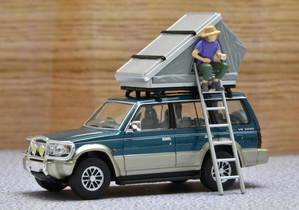 TOMYTEC Tomica Limited Vintage Neo 164 LV-N206c Mitsubishi Pajero Mid Roof Wide VR Автомобиль с дополнительными деталями GreenBeige 1991 модель с палаткой и