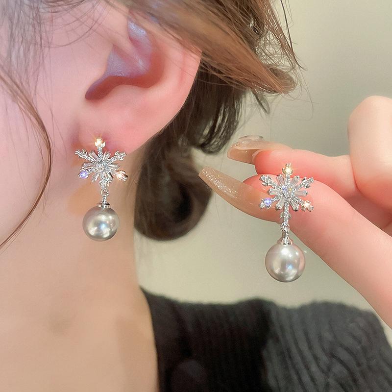 Christmas Shiny Rhinestone Pearl Snowflake Drop Earrings Stud for Women Crystal Zircon Dangle Earrings Party Jewelry Gift