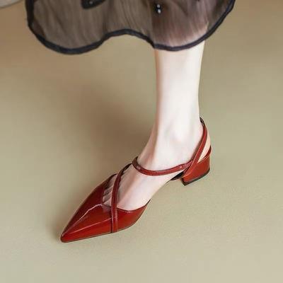 Ретро универсальная сумка головной убор светлый рот толстый каблук пустые туфли лето 2025 новые французские серебристые средние каблуки полые заостренные босоножки