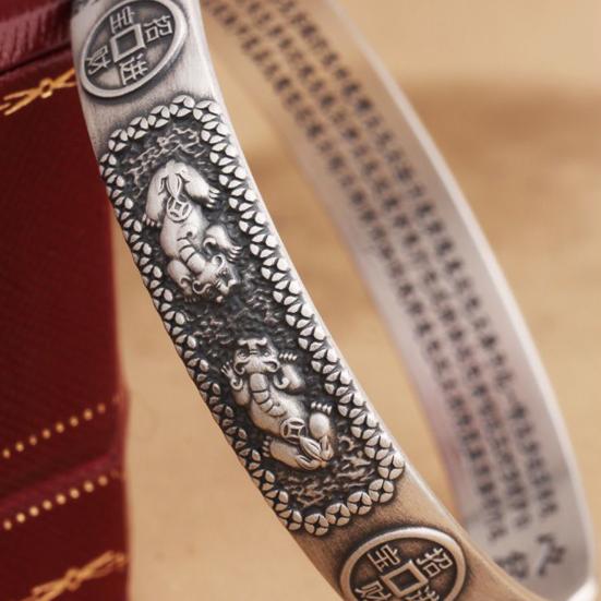 Мужской браслет Pixiu Ретро Регулируемая мантра Lucky Fengshui Декор Богатство Счастье Защита монеты Декор Rilievo Браслет с открытием