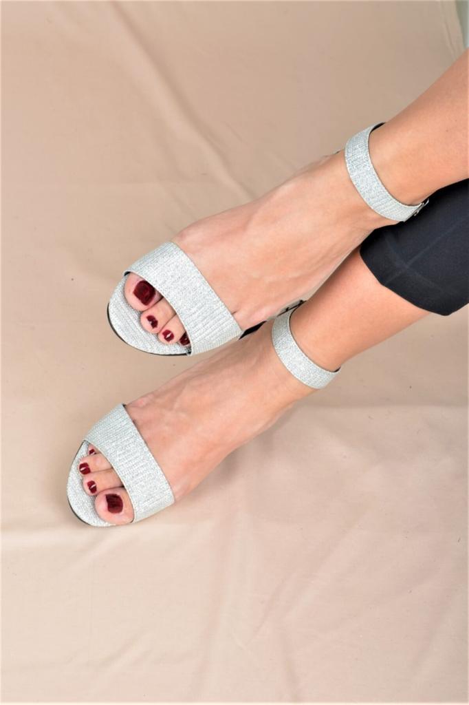 Женские повседневные сандалии Платиновые босоножки на каблуке с одним ремешком 9 см