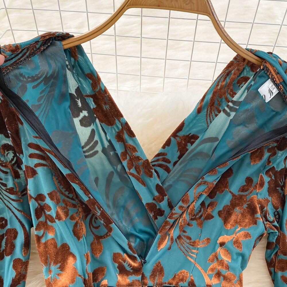 Autumn New Style of Celebrity Temperament V Neck Bronzing Printing High Waist Fold Stitching False Two Bag Hip Dress