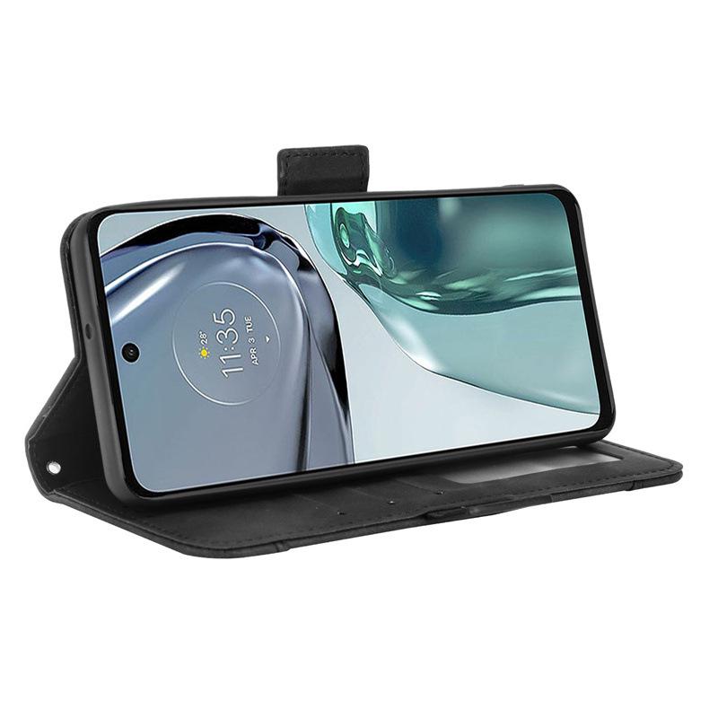 Кожаный чехол-книжка Motorola G62 5G с отделениями для карт