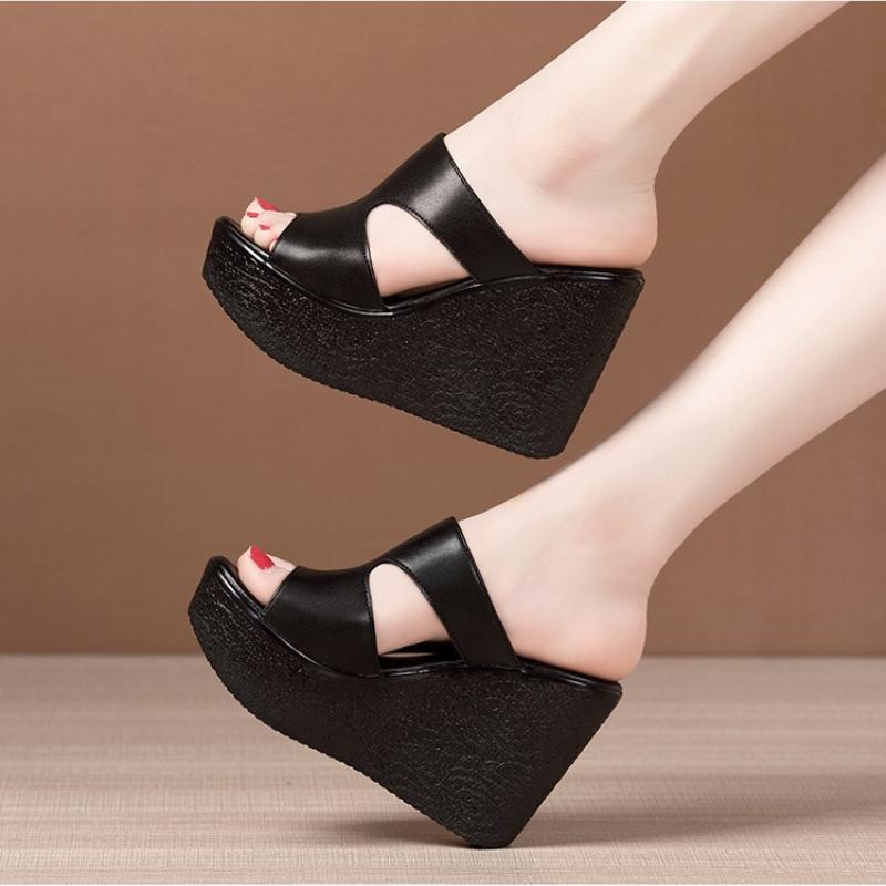 Модные шлепанцы на платформе Женские массивные летние туфли Натуральные сандалии Белые 2025 Женские сандалии на танкетке Уличный стиль Женские шлепанцы