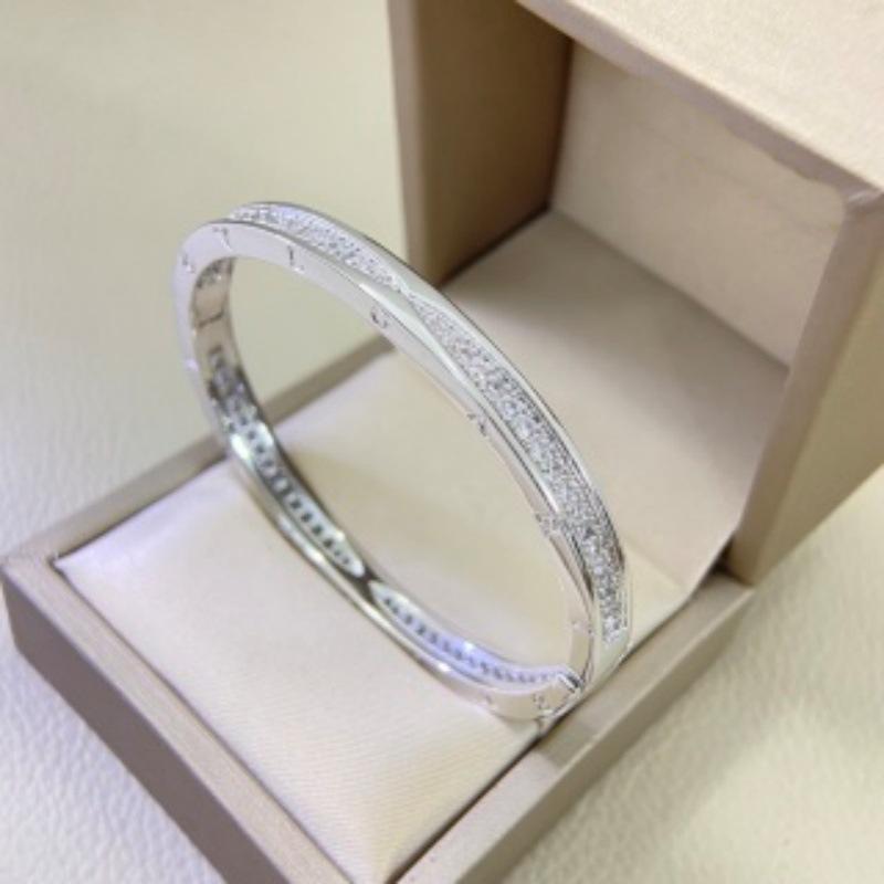 Изысканный женский браслет из 18-каратного золота с цирконами - Легкая роскошь и модный дизайн