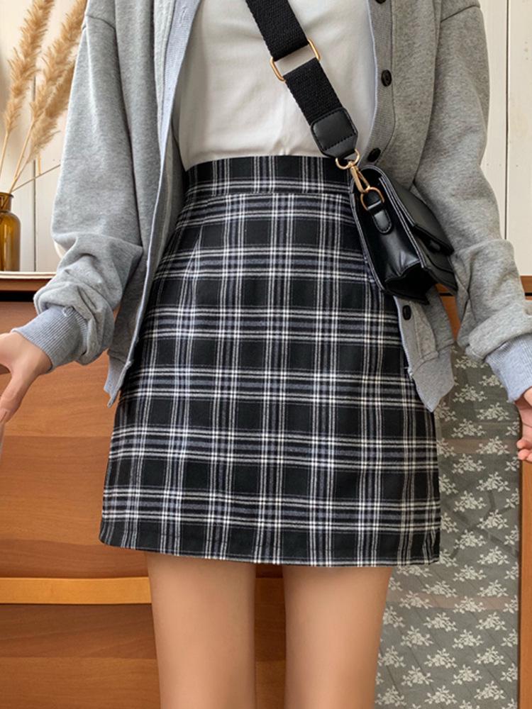Юбка А-силуэта с высокой талией в клетку для женщин — тренд осени/зимы 2023 года