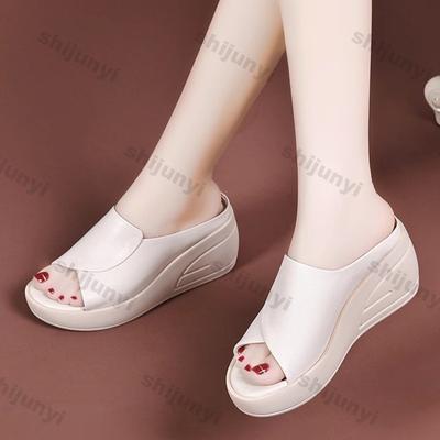 Женские туфли на танкетке 2025 Лето Слипоны Платформа Нескользящие Роскошные Шлепанцы Удобные Уличные Сандалии с Увеличением Высоты