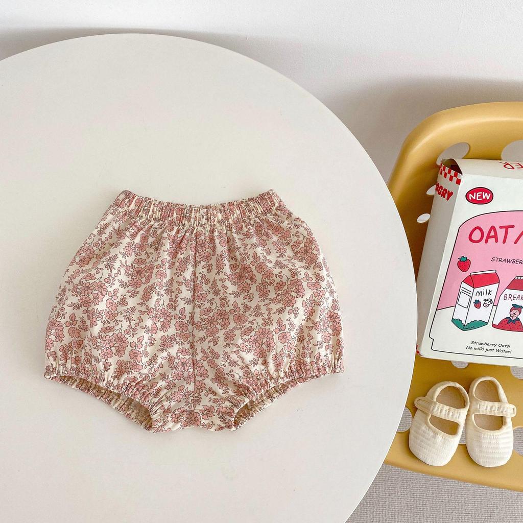 Комплект из 2 предметов: кружевной топ с рукавами-крылышками и шорты с цветочным принтом для маленьких девочек - лето 2024 г.