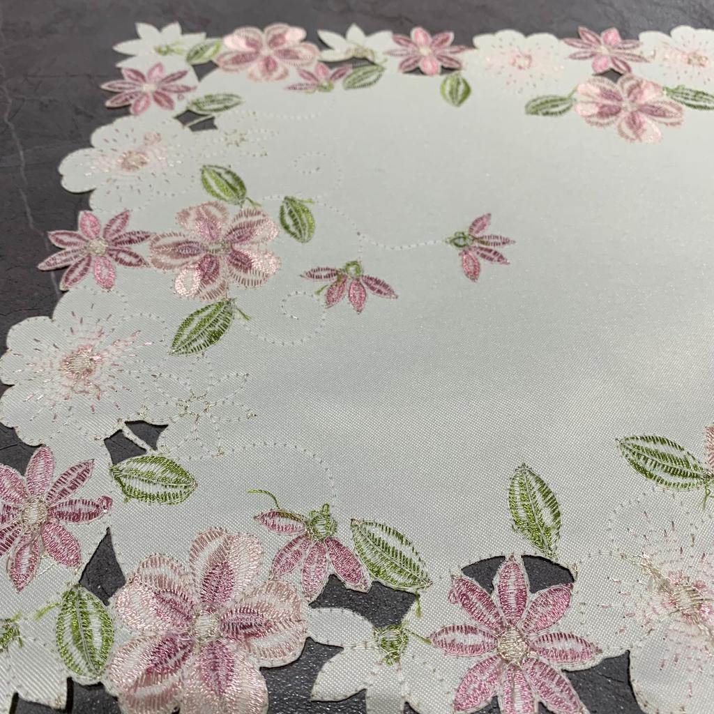 Polyester Floral Embroidery Table Mat - Western Style, Insulated & Hollow Design