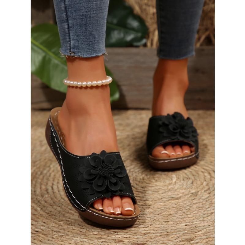 Юго-Восточная Азия Внешняя торговля Большие размеры Толстая подошва Полые односложные тапочки Женские трансграничные открытые носки Цветочный покатый каблук Пляжные крутые тапочки