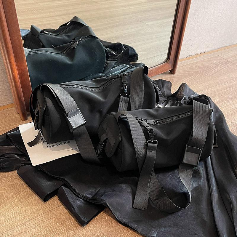 2025 winter new women's bag personalized niche shoulder bag trendy Korean version large capacity leisure sports crossbody pillow bag