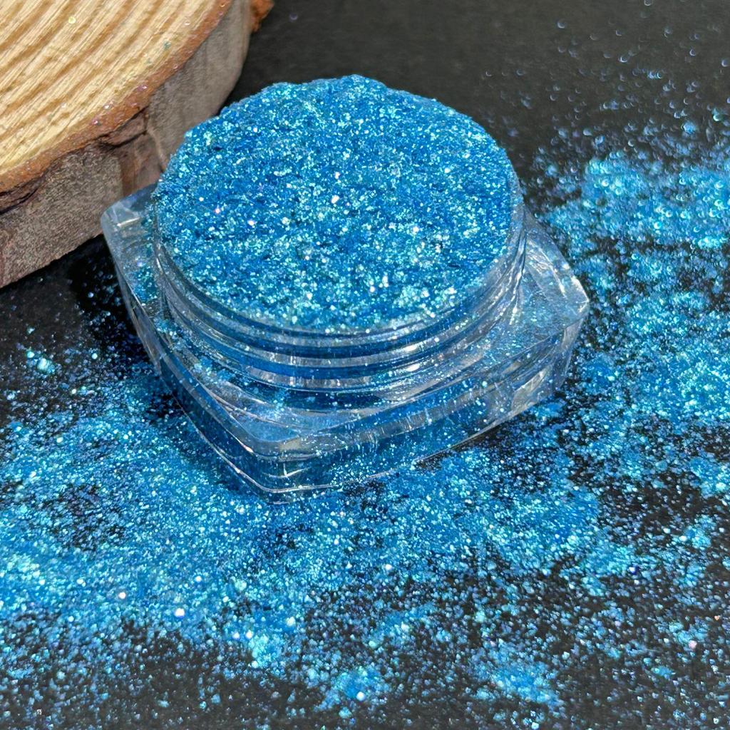 **Переливающийся серебристый блестящий хайлайтер и тени для век**