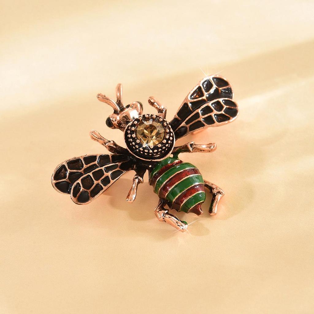 Элегантная брошь в виде пчелы со стразами - уникальный аксессуар в виде насекомого с эмалью