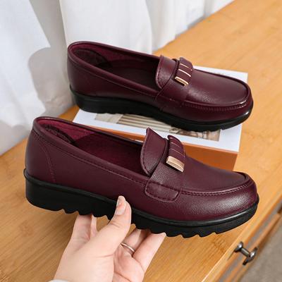 Весенние туфли на мягкой подошве для мам Черные однобортные туфли из кожи Нескользящие повседневные удобные туфли на плоской подошве для женщин среднего возраста Женская обувь