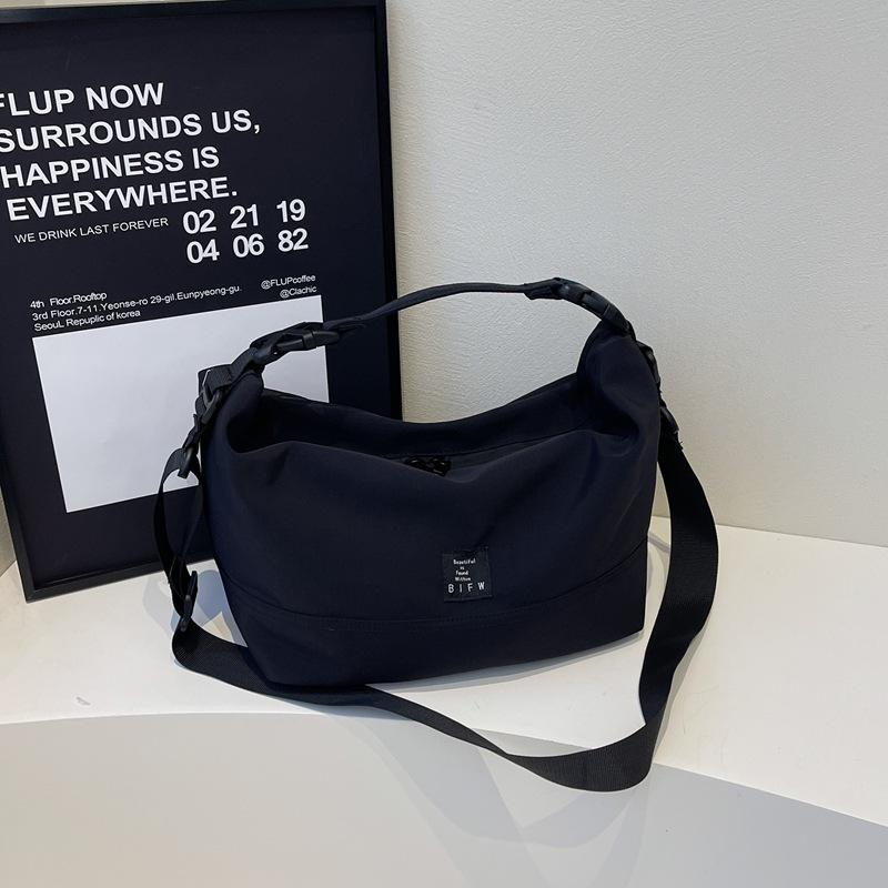 Новая женская сумка через плечо модная личность повседневная 2025 летняя сумка тренд нишевый дизайн сумка-тоут сумка-мессенджер