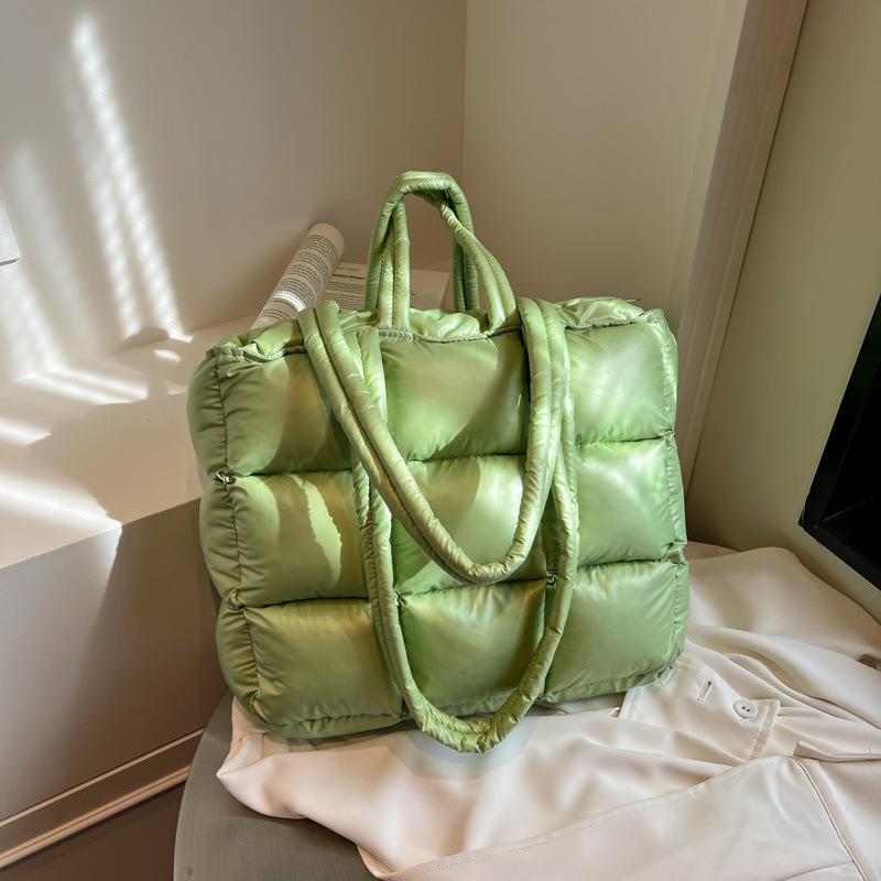 Korean version of casual fashion autumn and winter cotton clothes bag women's 2025 new large-capacity shoulder bag hand-held commuter tote bag