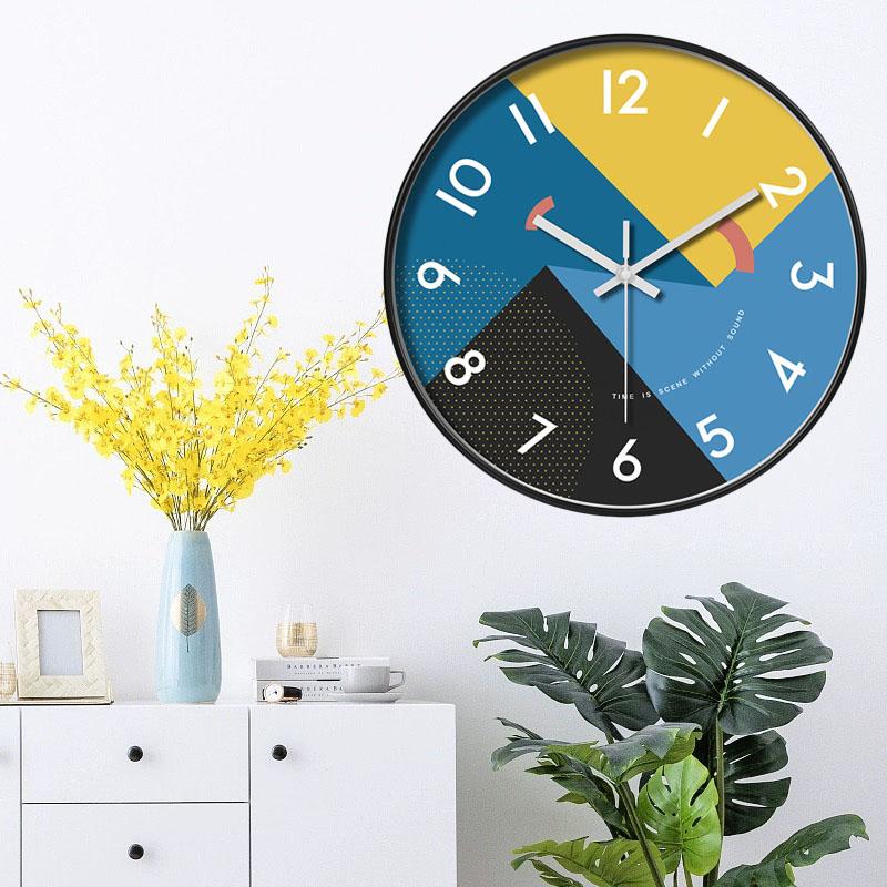 Простые роскошные креативные современные настенные часы с подсветкой для дома, гостиной, модного украшения, простой художественной атмосферы для спальни