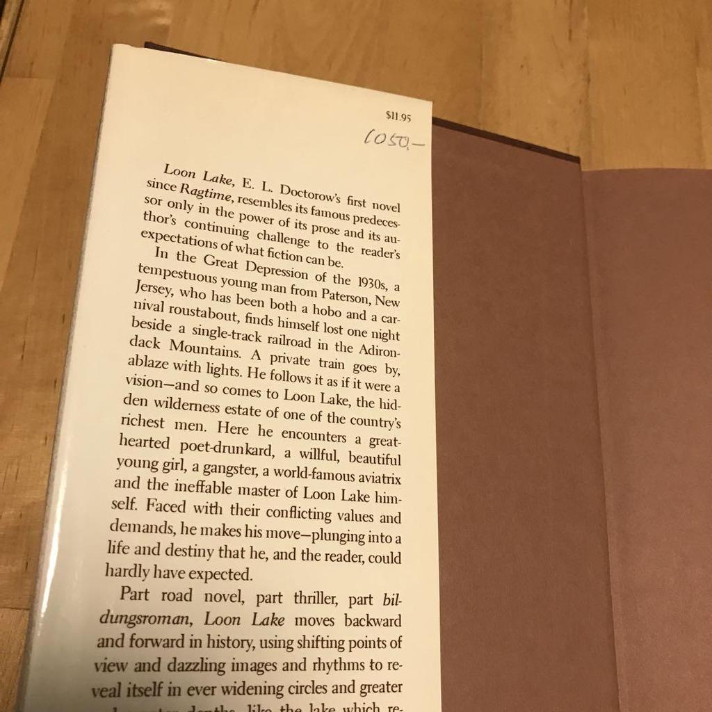 [Б/У] ЛУННОЕ ОЗЕРО Э.Л.. ДОКТОРОВ Английский Твердый переплет