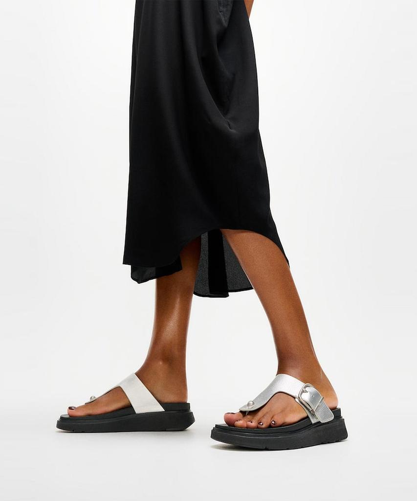 Женские сандалии Fitflop Gen-Ff с пряжкой, из фактурной кожи, с ремешком между пальцами - Серебристые (Ft64K2T212)
