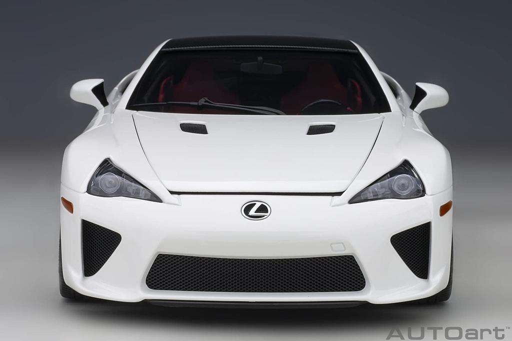 AUTOart Scale Lexus LFA Carbon Finished Product 1/18 (Whitest White/Black Fiber)