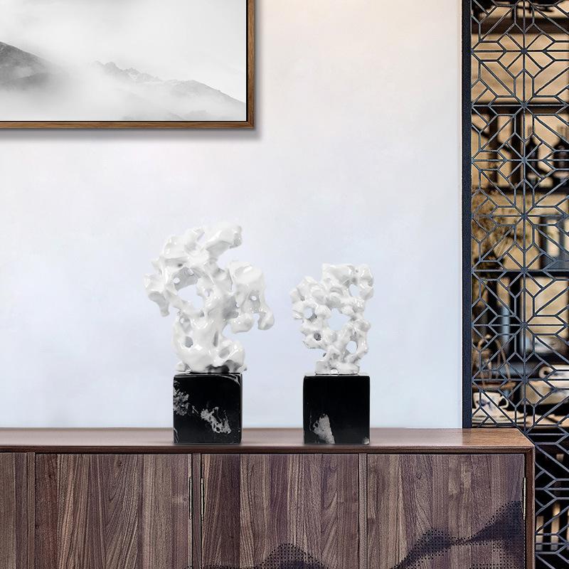 Имитация кораллового камня Неправильные полые каменные статуэтки Мраморное основание Абстрактные ремесленные украшения Аксессуары для домашнего декора