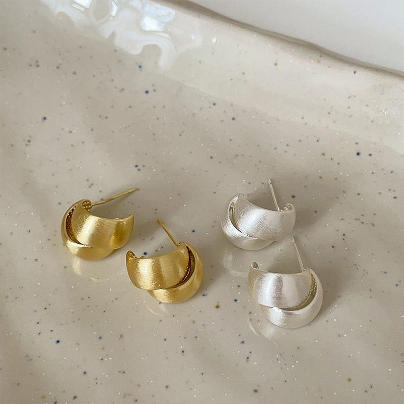 Niche Design Brushed Metal Staggered High-End Stud Earrings Women'S Cold Wind Simple Personalized Earrings