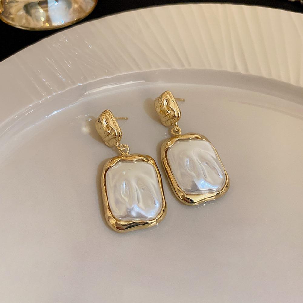 Французские ретро серьги с цветами, бабочками и жемчужной бахромой, легкая роскошь, высококлассные серьги-пусеты, нишевые универсальные серьги для женщин