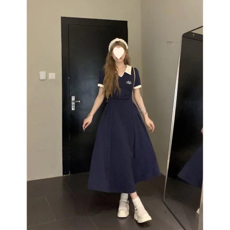 Женское платье-поло в стиле ретро с контрастным воротником — лето 2024 г., плиссированная короткая талия с расклешенной юбкой