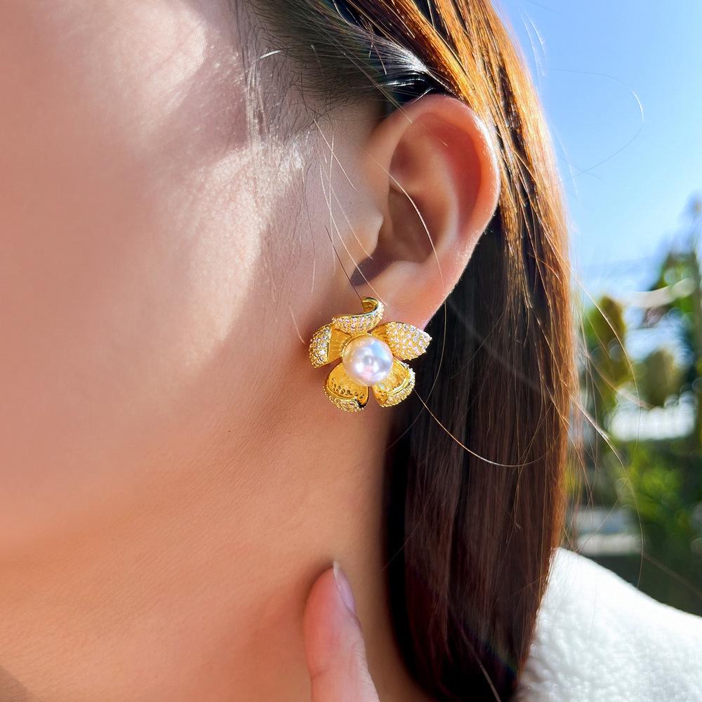 Серьги-пусеты с бриллиантами, жемчугом и цирконами, роскошные, темпераментные, с цветочным дизайном