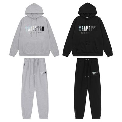 Модный вышитый комплект-худи Trapstar: Унисекс, уличный стиль, с плюшевой подкладкой.