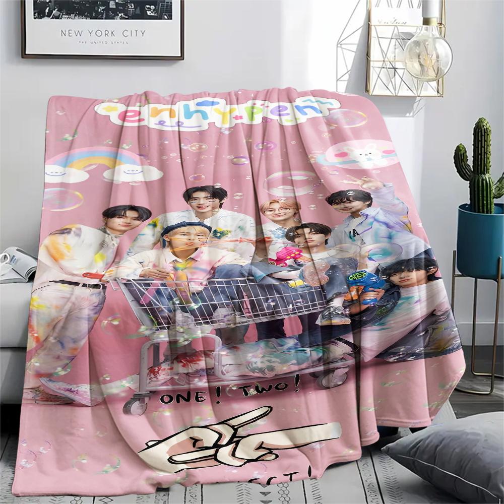 1 шт. Фланелевое одеяло с принтом Enhypen, Высококачественное, для всех сезонов, Декор для дома, Тепло и уют, Идеально для рождественских подарков