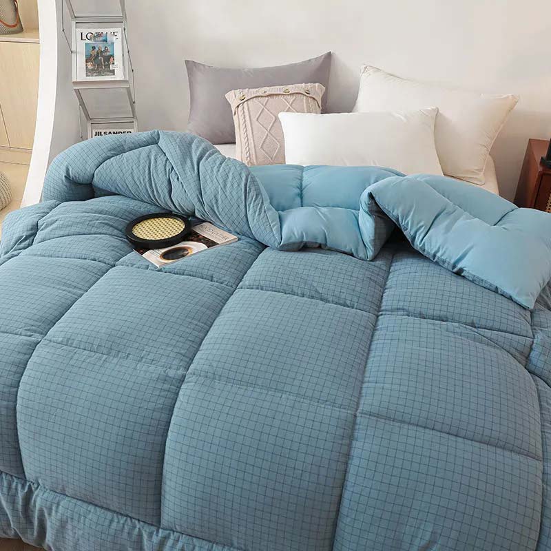 Сердцевина одеяла утолщается за счет стирки хлопка весной и осенью, чтобы сохранить тепло. Одеяло с кондиционером в одноместном или двухместном общежитии.