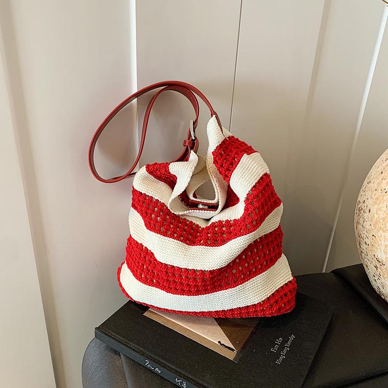 Новая сумка-тоут нишевый дизайн контрастный цвет полосатая вязаная сумка простая полая портативная сумка на плечо женская