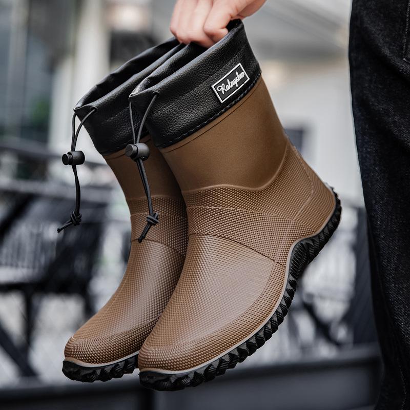 New Men's Mid-Calf Thick Bottom Rain Boots Fashionable Fishing Kitchen Non-Slip Waterproof Car Wash Boots Round Toe PVC Material