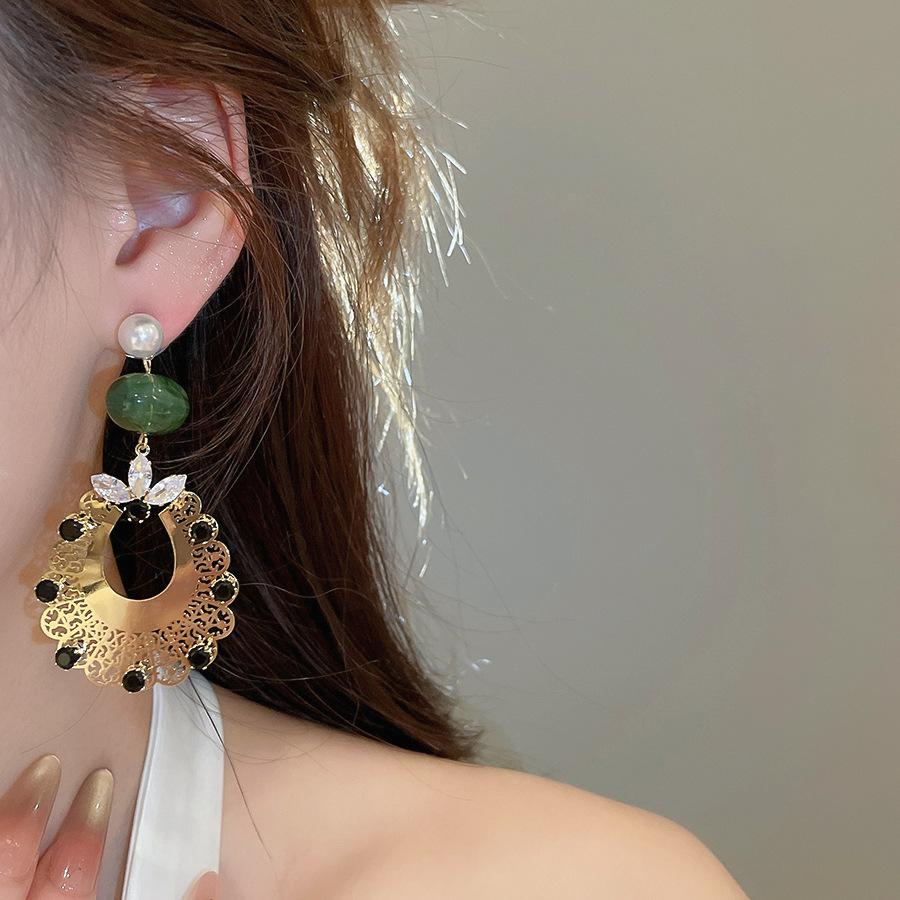 New Arrival Fashion Retro Palace Zircon Resin Pearl Earrings Unique Earrings Luxury High-end Earrings