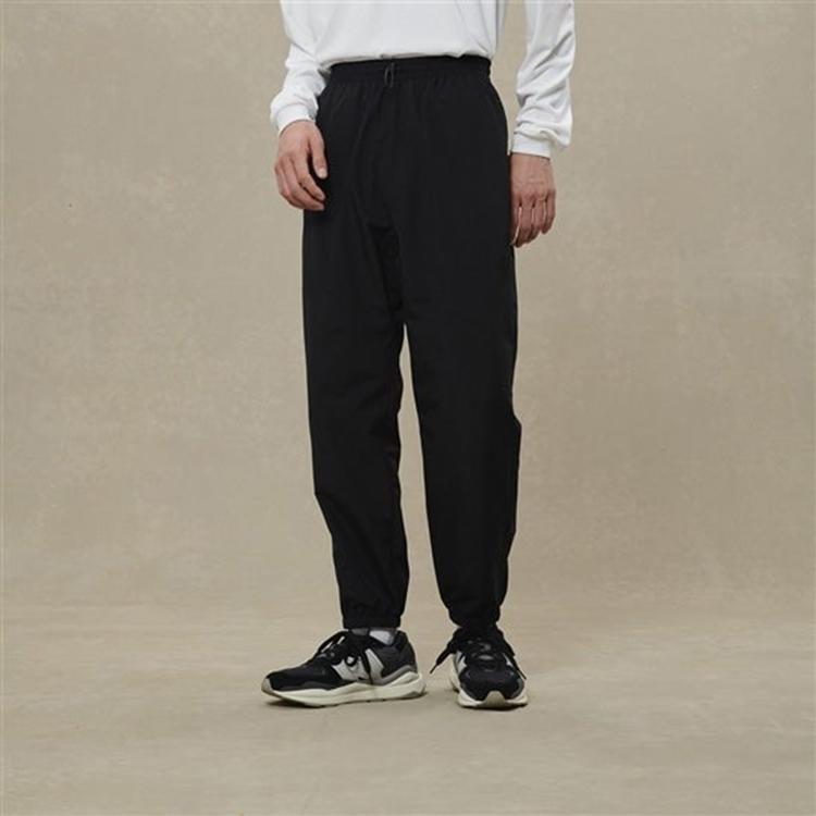 New Balance Мужские вязаные спортивные штаны черные с умеренной манжетой AMP25016-BK