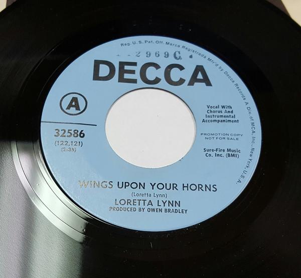 7-дюймовая пластинка LORETTA LYNN - Wings Upon Your Horns / Let's Get B 32586 Decca 1969 US Folk Б/у
